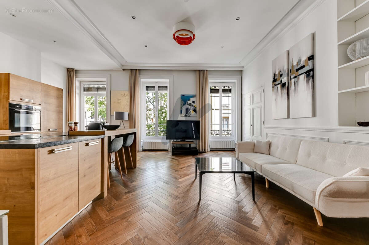 TÊTE D'OR / MASSÉNA  Appartement avec 3 chambres et un balcon en étage - photo 5
