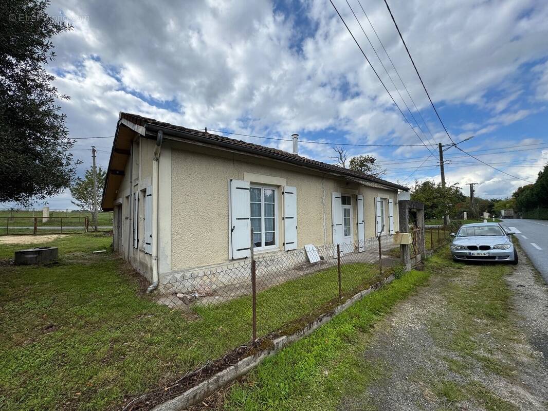 Maison à SAINT-PIERRE-DU-PALAIS