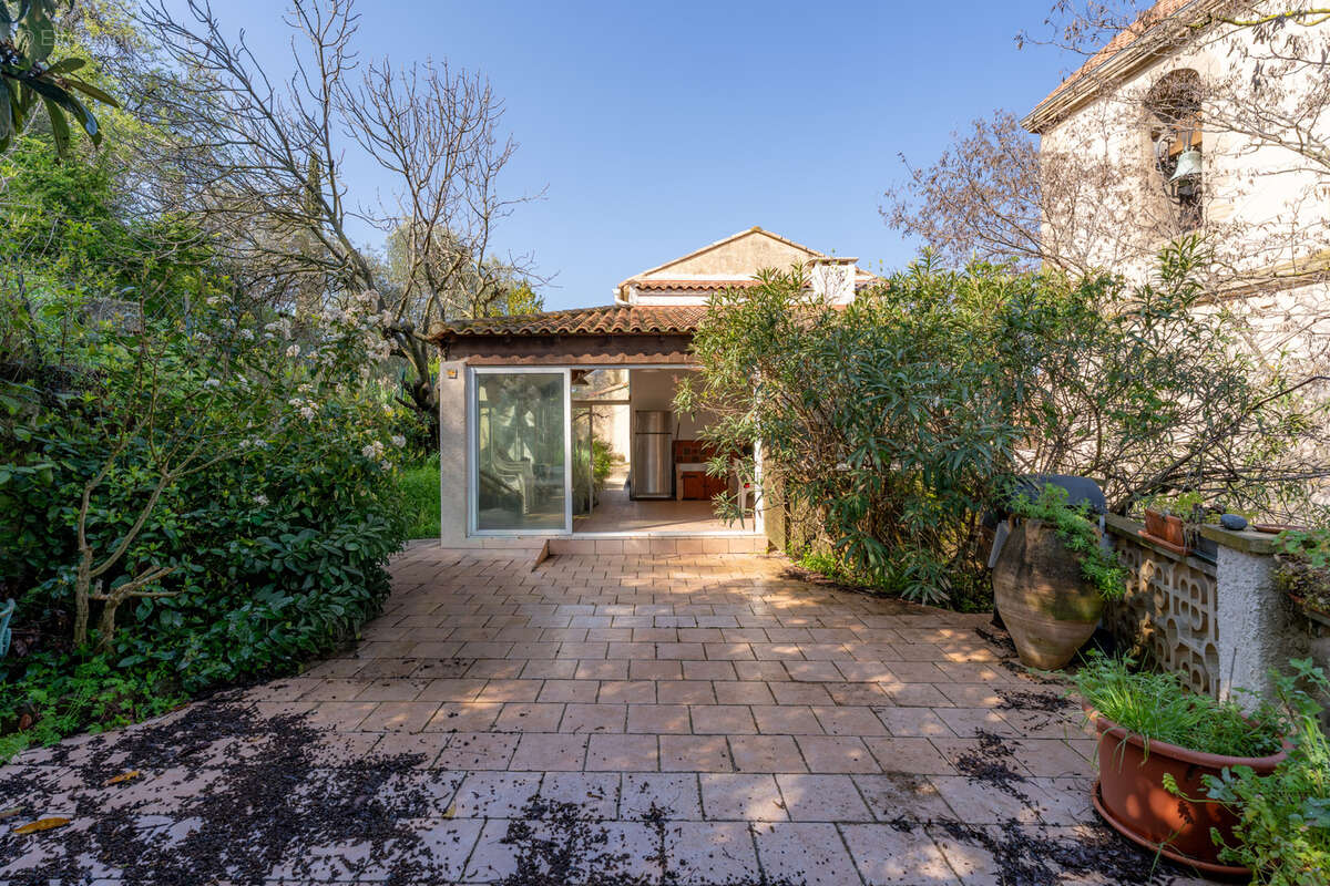 Maison à SIMIANE-COLLONGUE