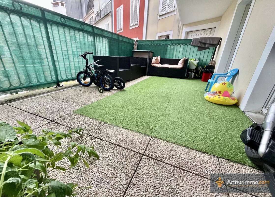Appartement à LES PAVILLONS-SOUS-BOIS