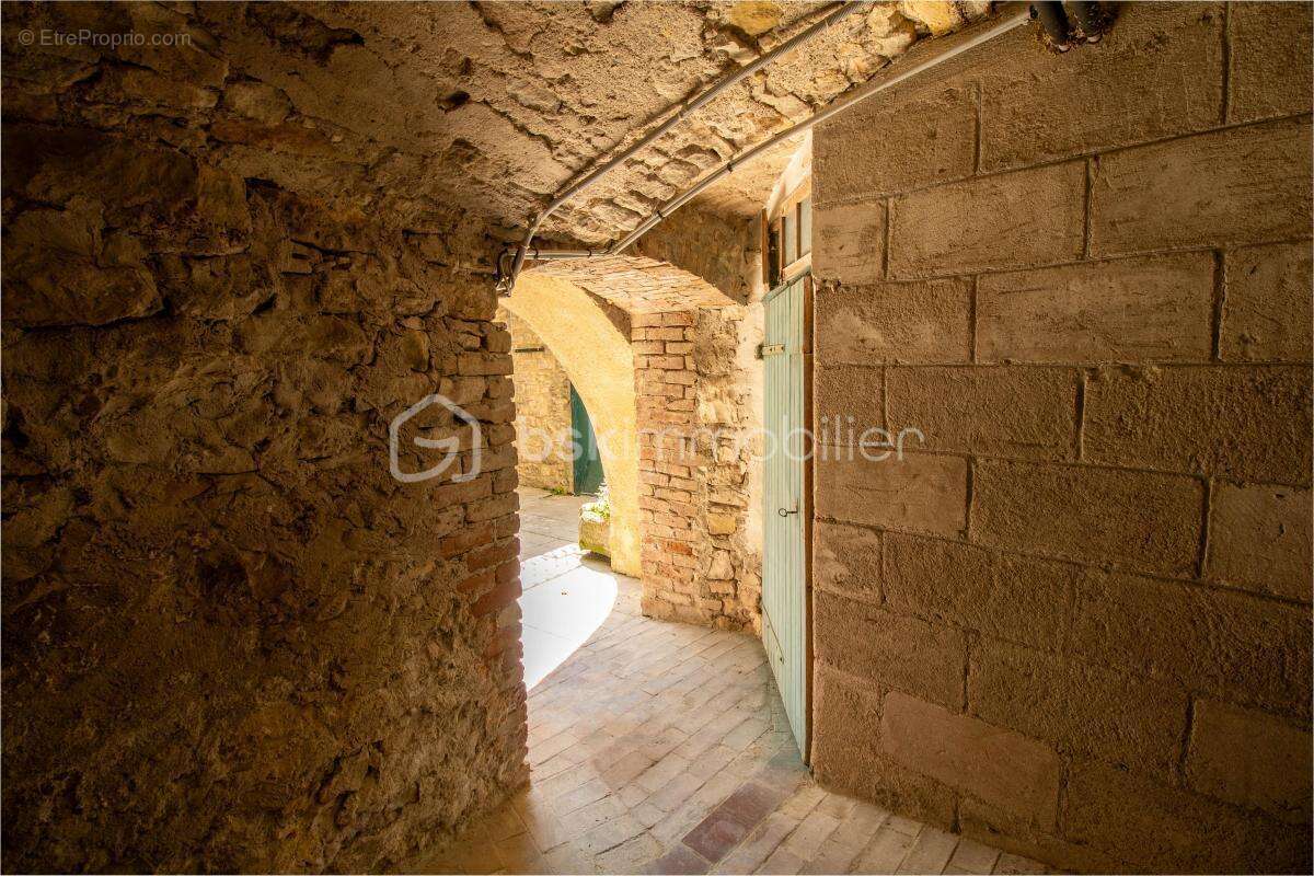 Maison à CRUVIERS-LASCOURS