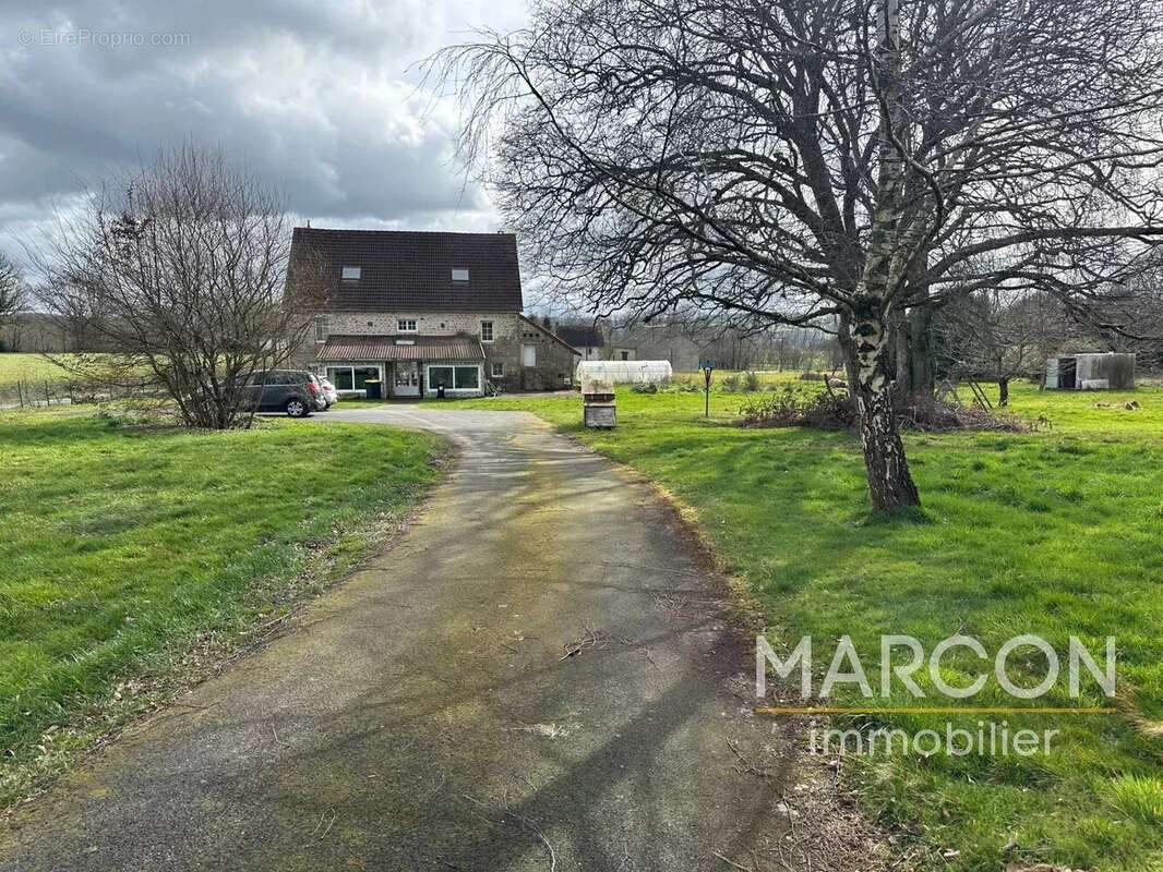 Maison à SAINT-AGNANT-DE-VERSILLAT