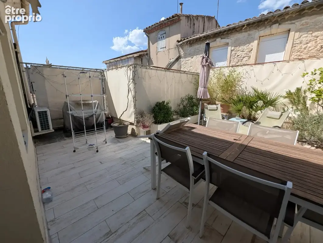 Maison de ville avec terrasse de 25 m2, cour et climatisation — Nîmes Centre / Croix de Fer - photo 6