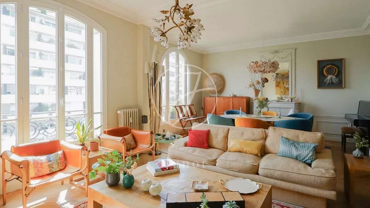 Appartement à PARIS-7E