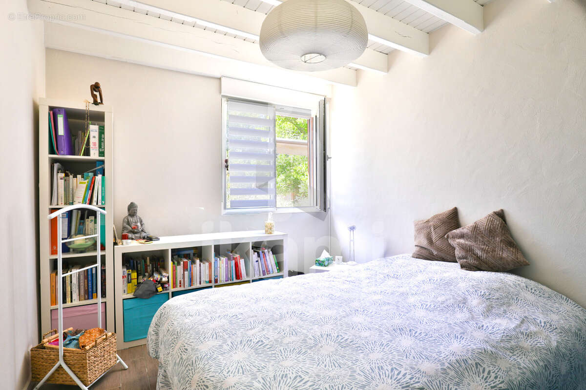 Superbe propriété avec piscine, dépendances et jardin paysager à deux pas des commodités - photo 11