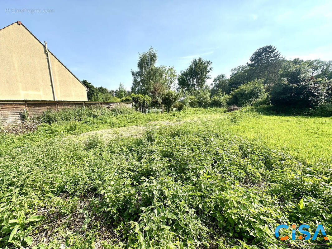Terrain à NEUILLY-EN-THELLE