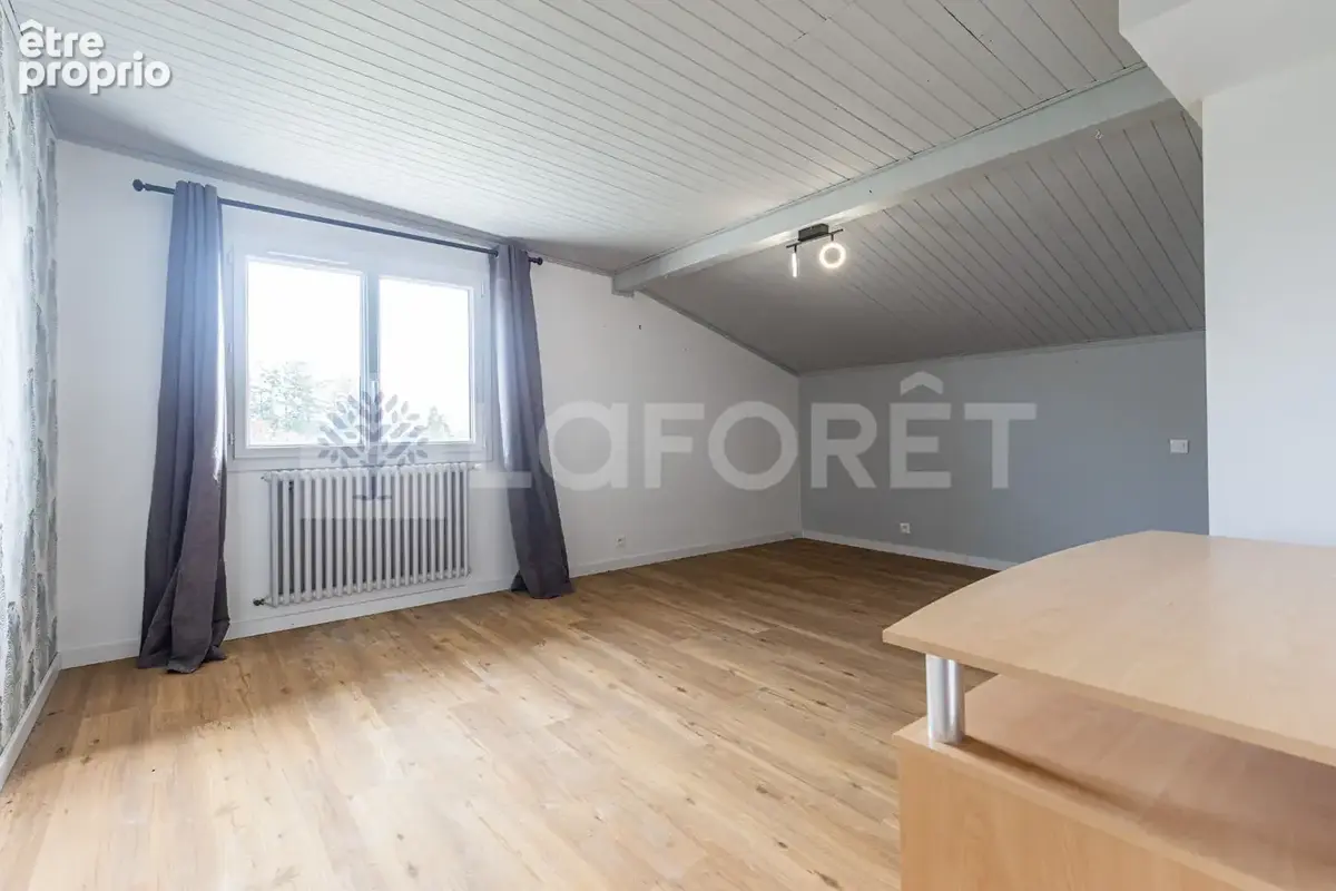 Agence immobiliere laforet - annecy-le-vieux - appartement 115,40m² dans maison - dernier etage - 3 chambres + 1 bureau - sejour - photo 8