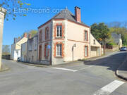Maison à COMBREE