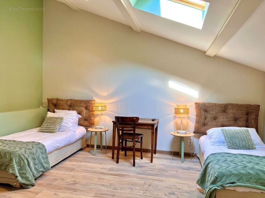 Autre à SAINT-BEAUZEIL