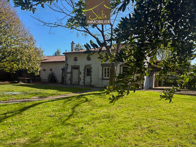 Maison à MONCOUTANT