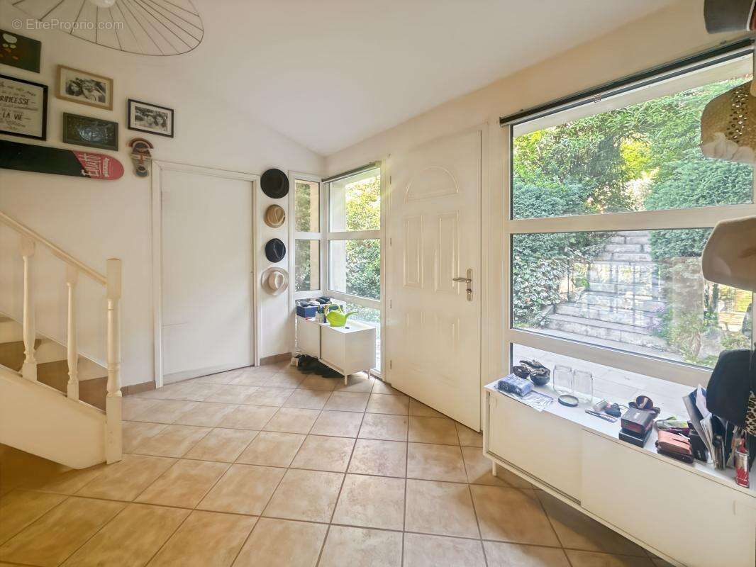 Maison de 140 m² - Trois chambres et un bureau - 1500 m² en restanques - photo 8