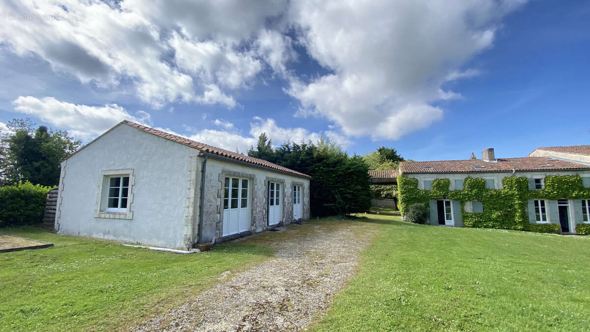 Maison à MORTAGNE-SUR-GIRONDE