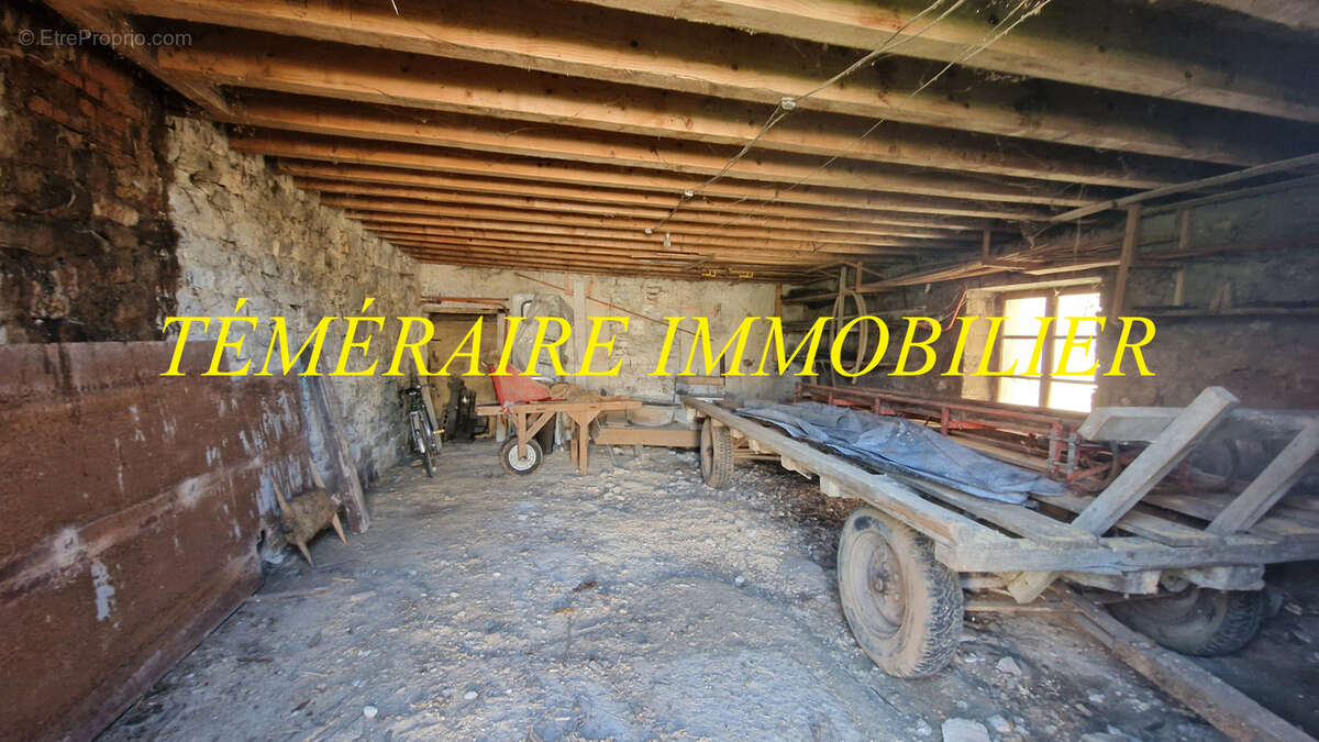 Maison à MONT-SUR-MONNET