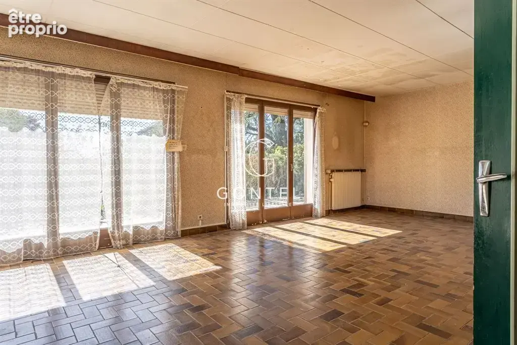 Saint-Cyr-au-Mont-d’Or – Maison de 229 m² à rénover, au calme et à proximité directe des commodités - photo 5