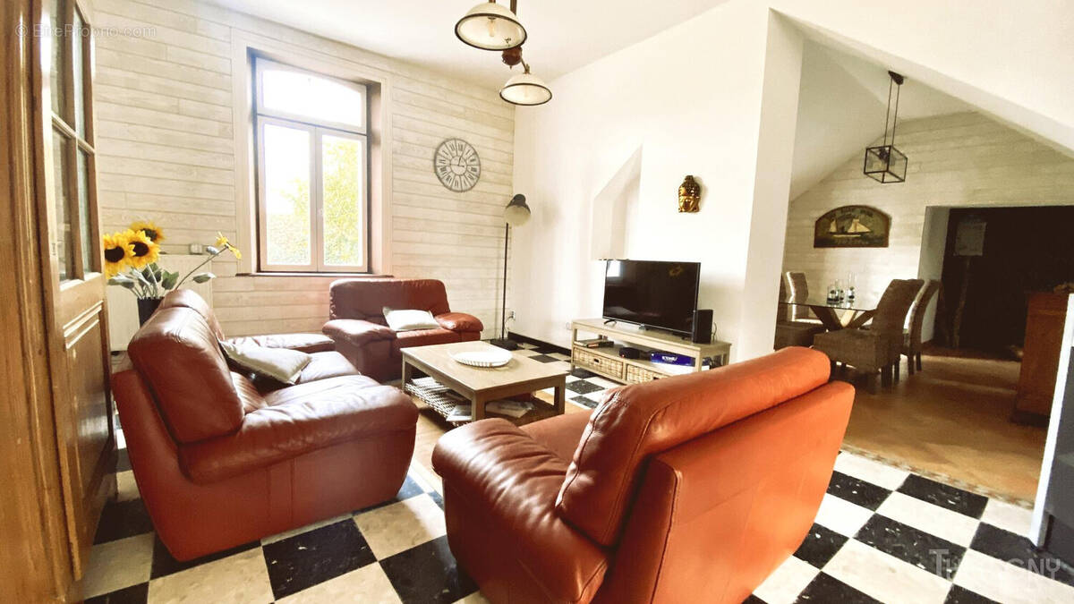 Maison à FEUQUIERES-EN-VIMEU