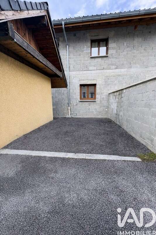 Maison 170 m² à Saint-Avre  - photo 4