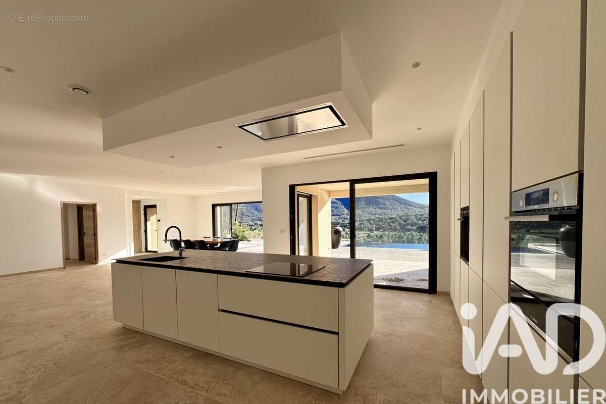 Maison 250 m² à Plan-De-La-Tour  - photo 5