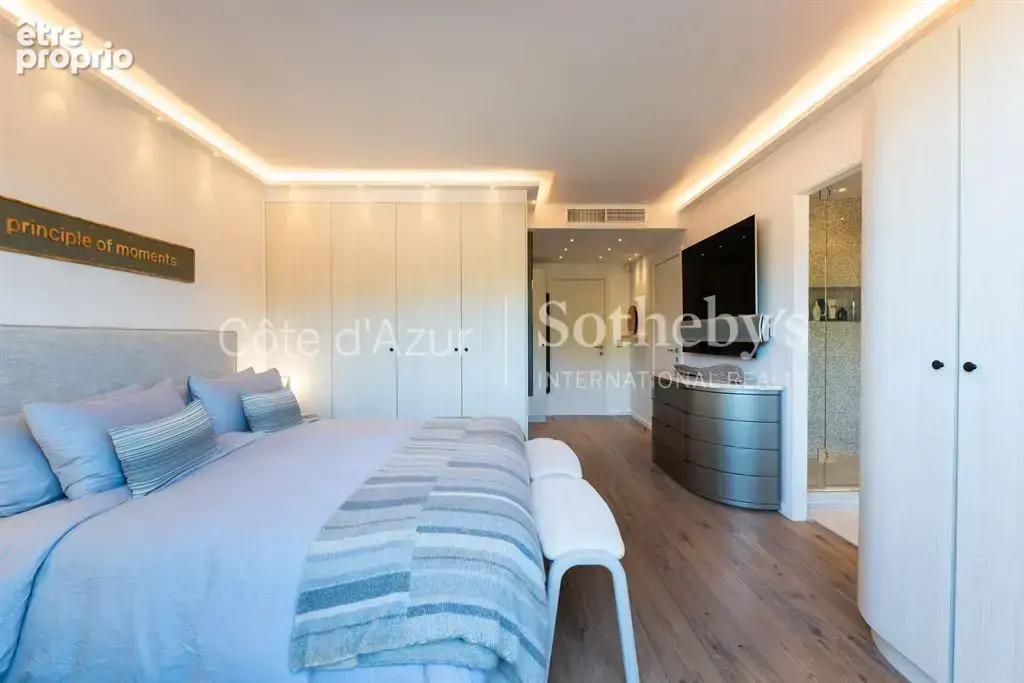 Saint Tropez, penthouse de 130 m² avec trois chambres et 40 m² de terrasses - photo 17