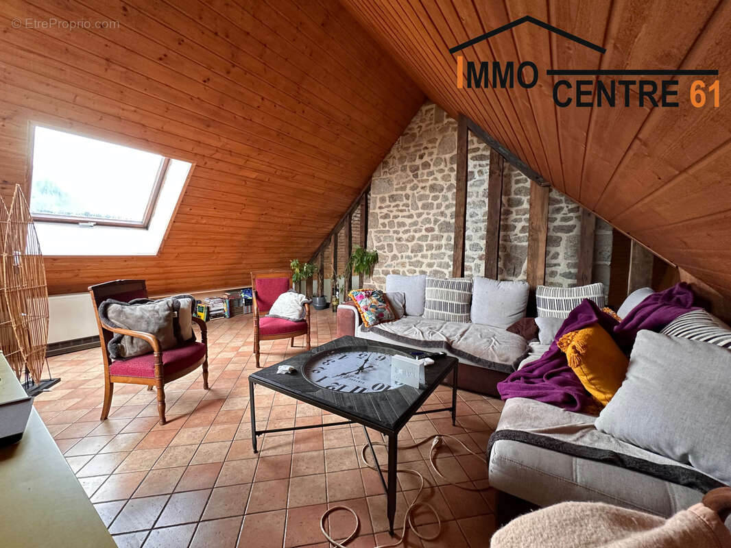 Maison d'architecte 5 chambres et un gîte de 64m2 sur un terrain de 5527m2 arboré. - photo 16
