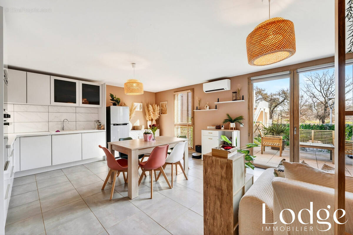 Appartement à CHATEAUNEUF-LE-ROUGE