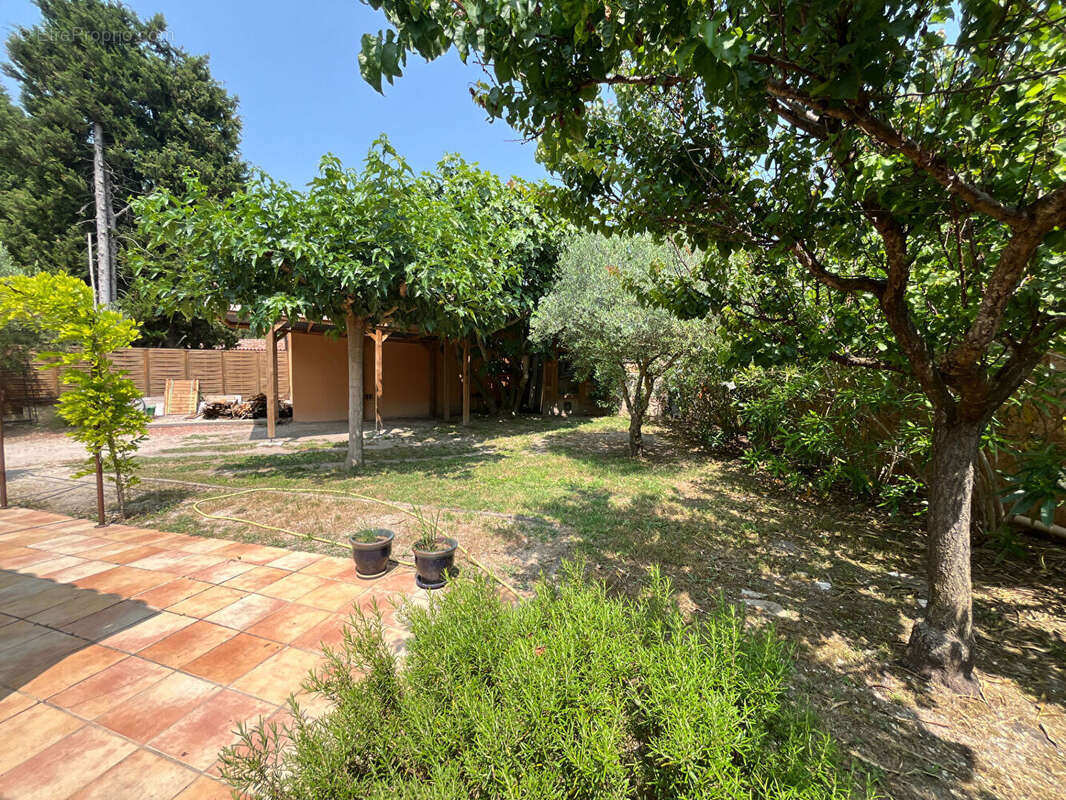 Maison à L&#039;ISLE-SUR-LA-SORGUE