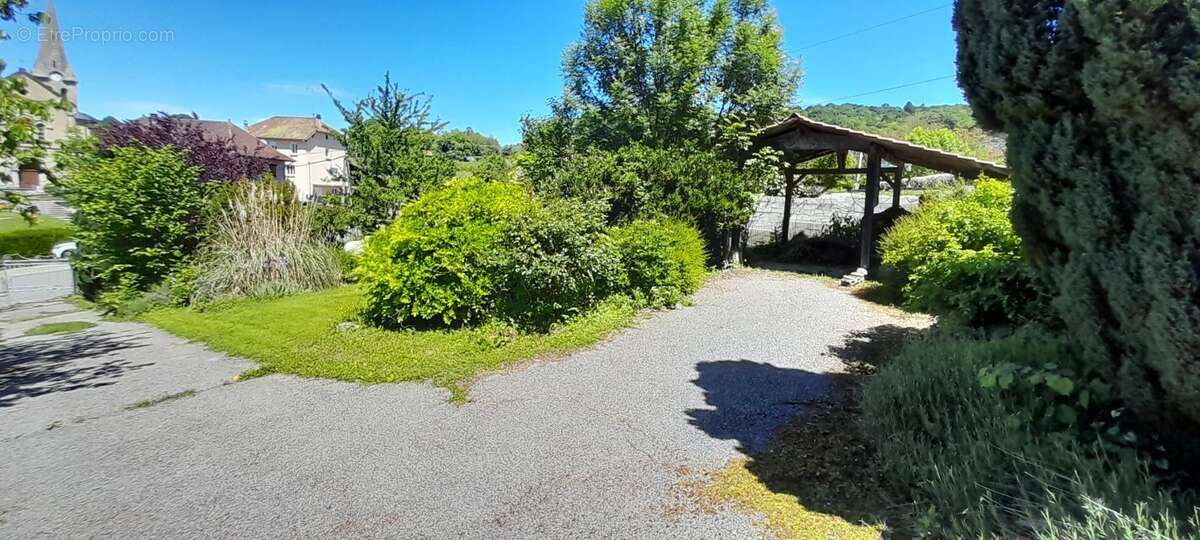 Maison 177 m² à Saint-Sulpice-Des-Rivoires  - photo 2