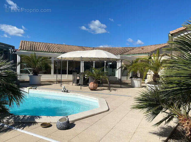 Maison à SAINT-FRONT-DE-PRADOUX