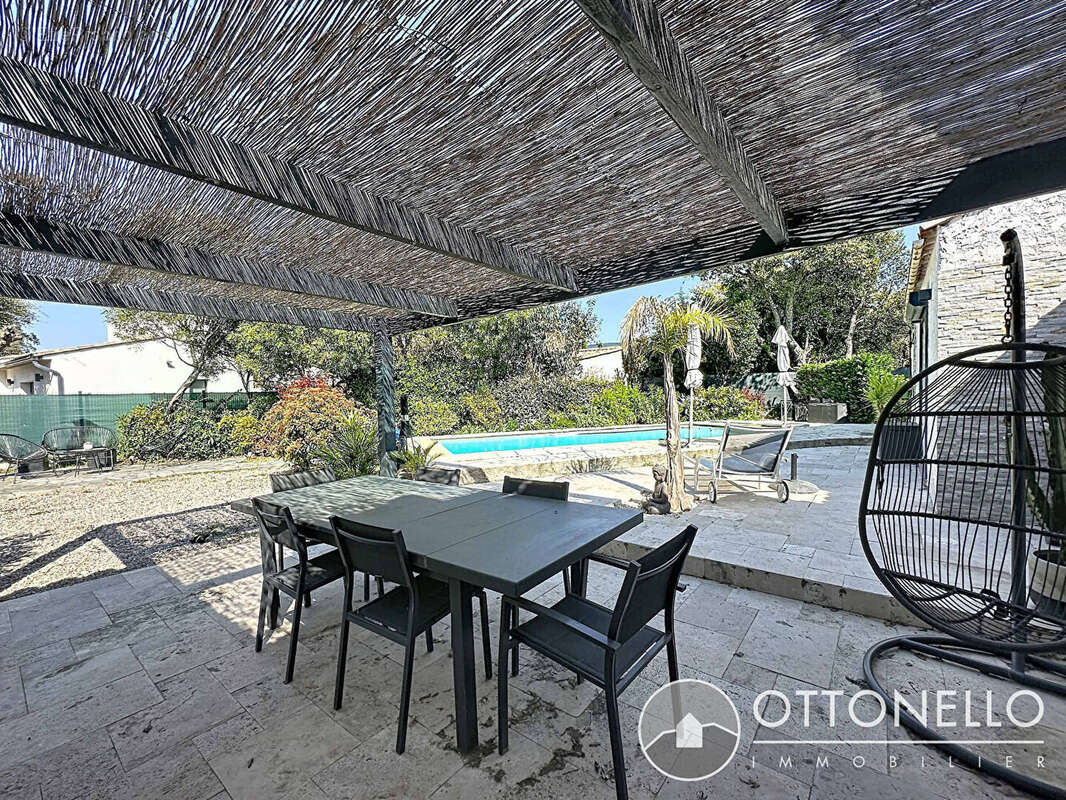 Maison à ROQUEBRUNE-SUR-ARGENS