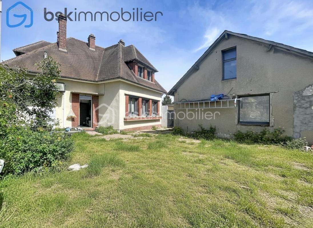 Maison à SAINT-ETIENNE-DU-ROUVRAY