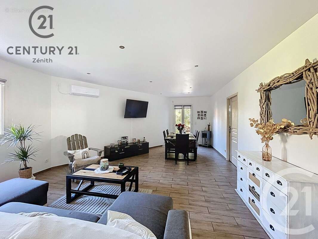 Maison à SAINT-LAURENT-DE-LA-SALANQUE