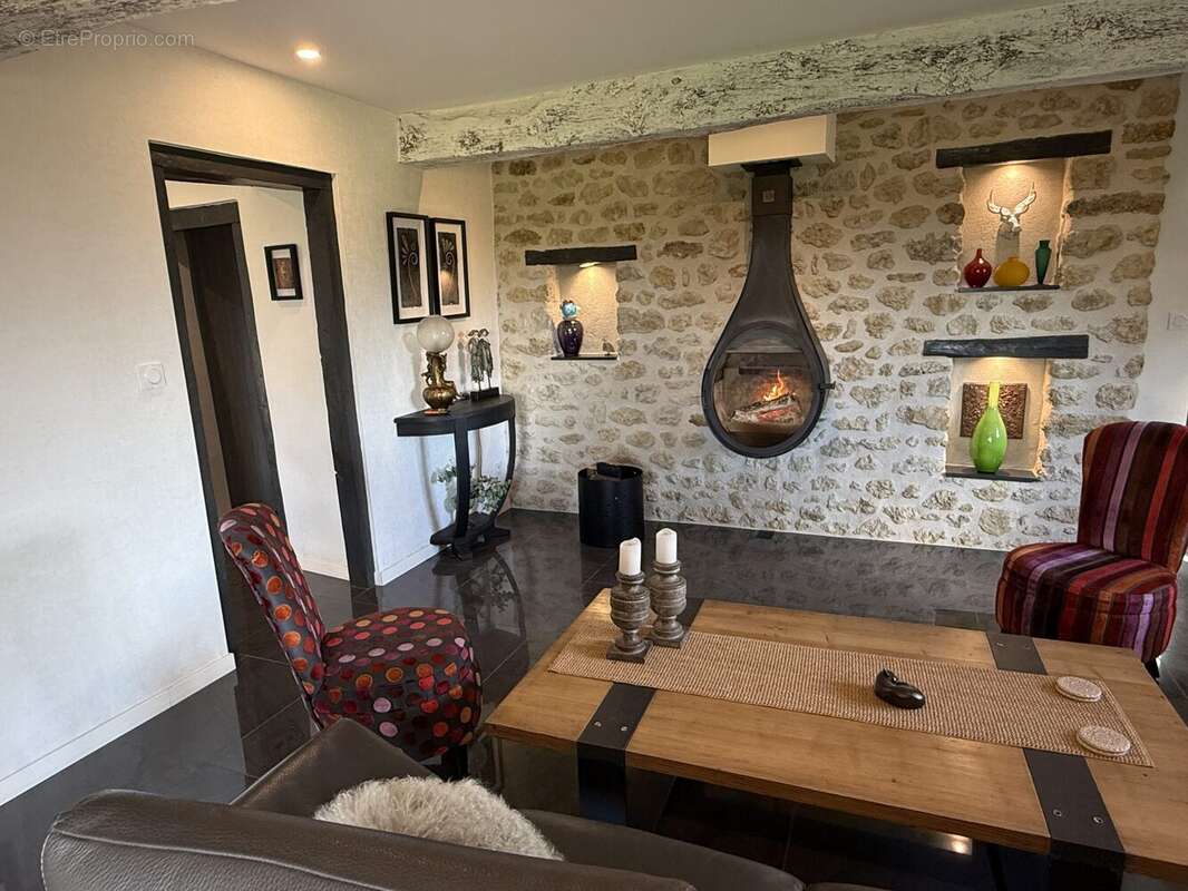 Salon - Maison à SIMORRE