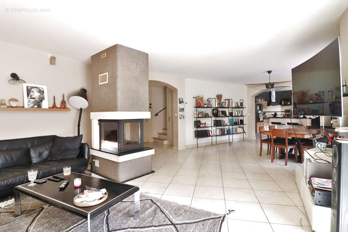 Maison à CHARBONNIERES-LES-BAINS