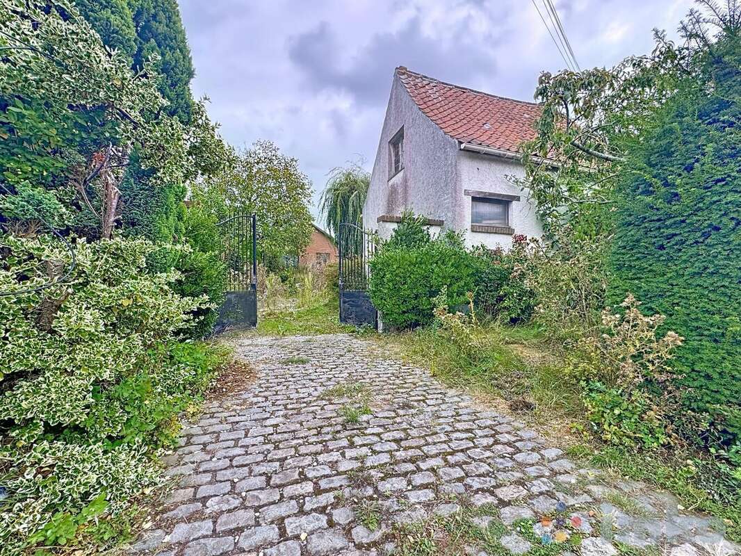 Terrain à NEUVILLE-EN-FERRAIN