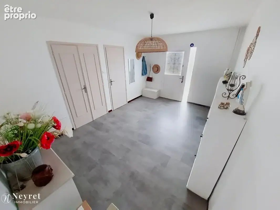 Maison familiale soignée de 257,61 m2 utiles - photo 15