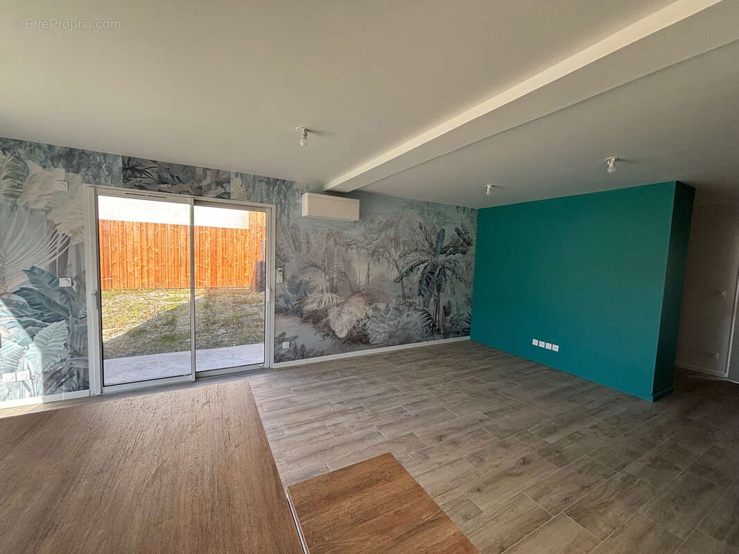 Maison à PAREMPUYRE