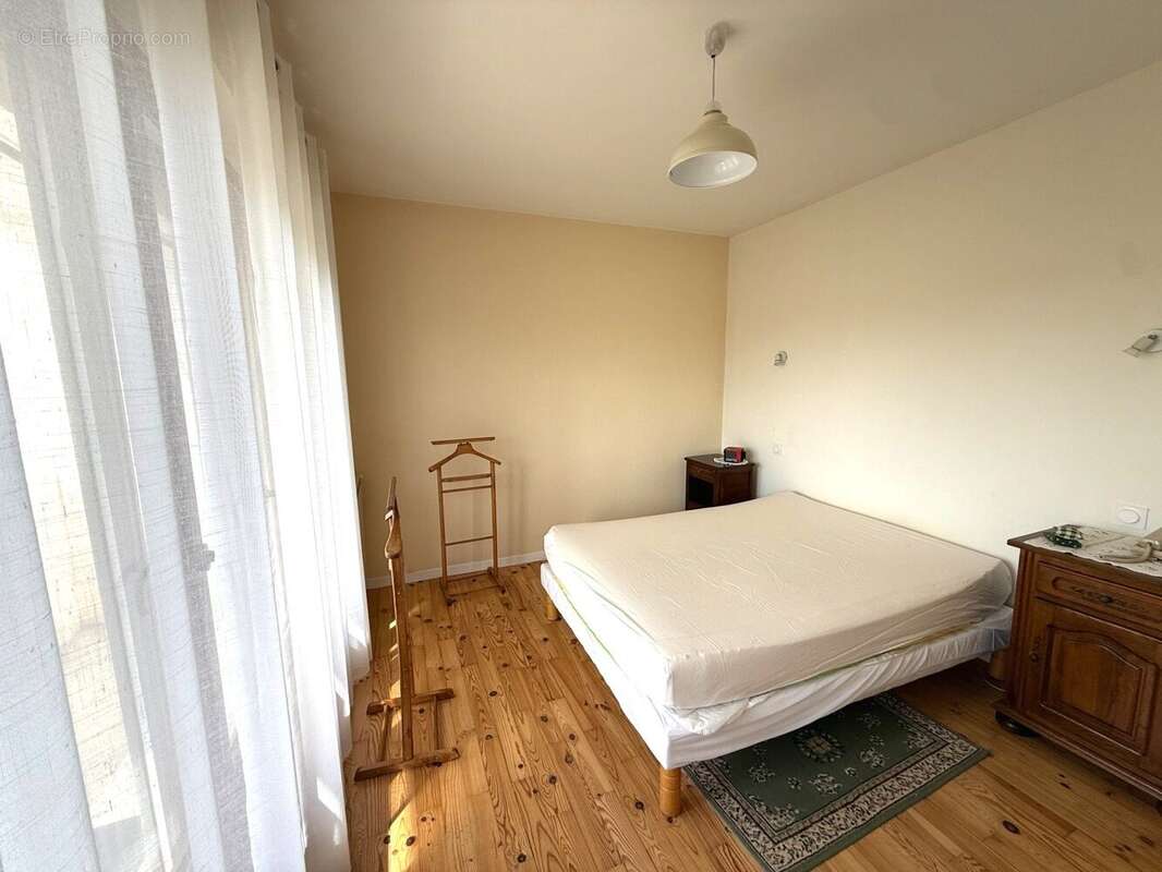 CHAMBRE 1 - Maison à ROMANS-SUR-ISERE