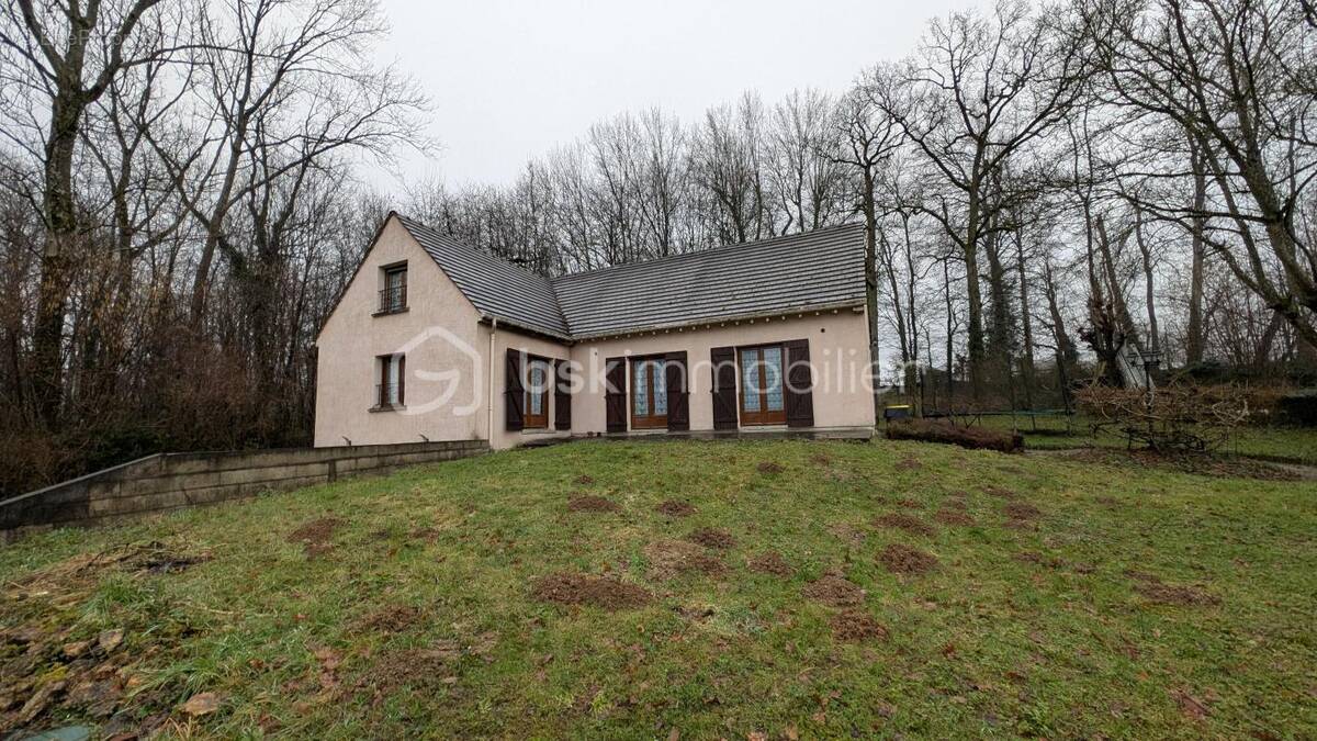 Maison à SAINT-DENIS-LES-REBAIS