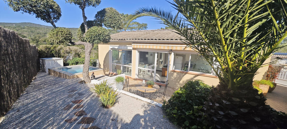 Maison à ROQUEBRUNE-SUR-ARGENS