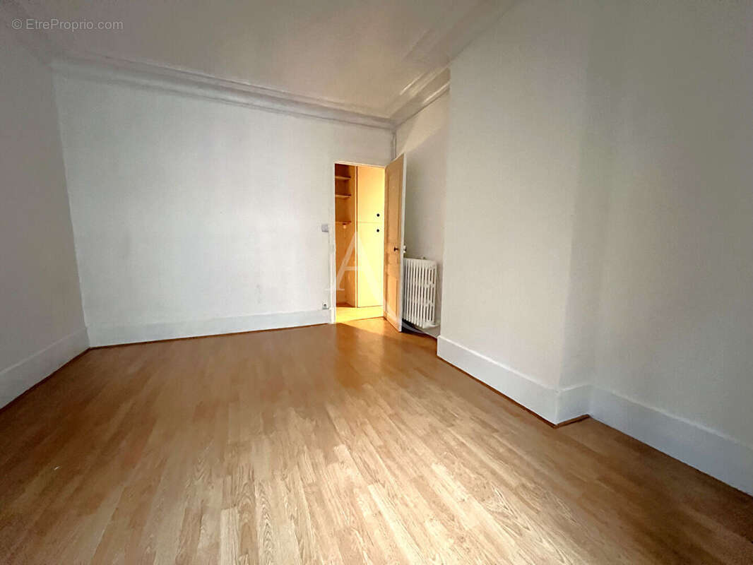 Appartement à PARIS-14E