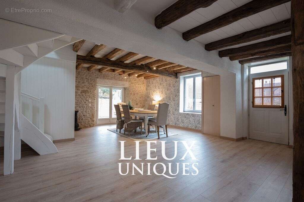 Maison à LA CHAPELLE-SAINT-MARTIN-EN-PLAINE