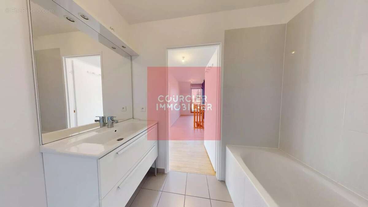 Appartement à LE MESNIL-SAINT-DENIS