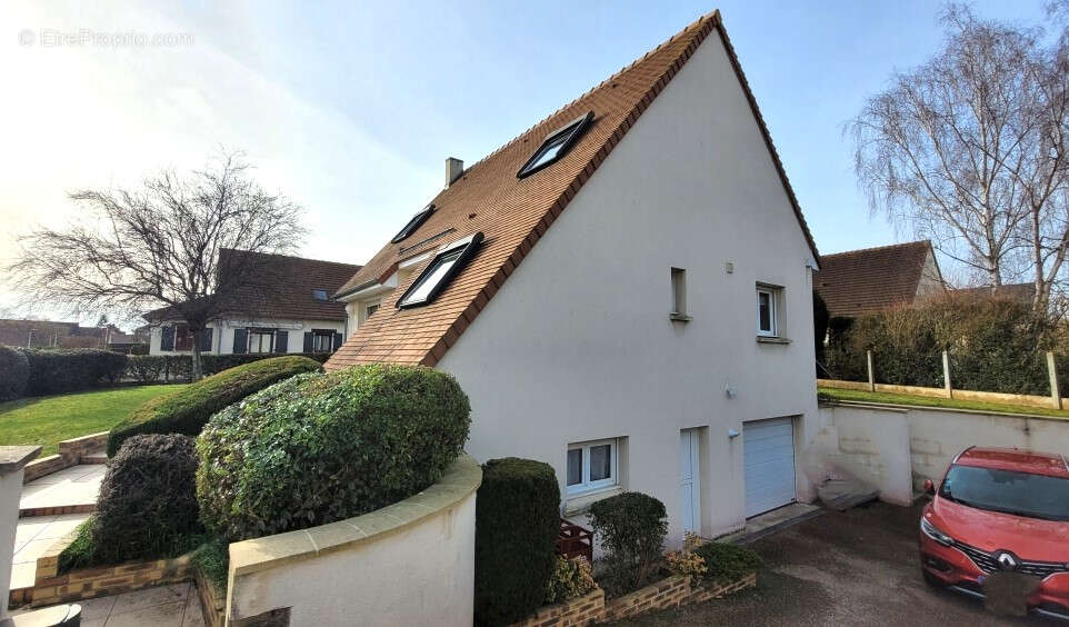 Maison à CORMELLES-LE-ROYAL