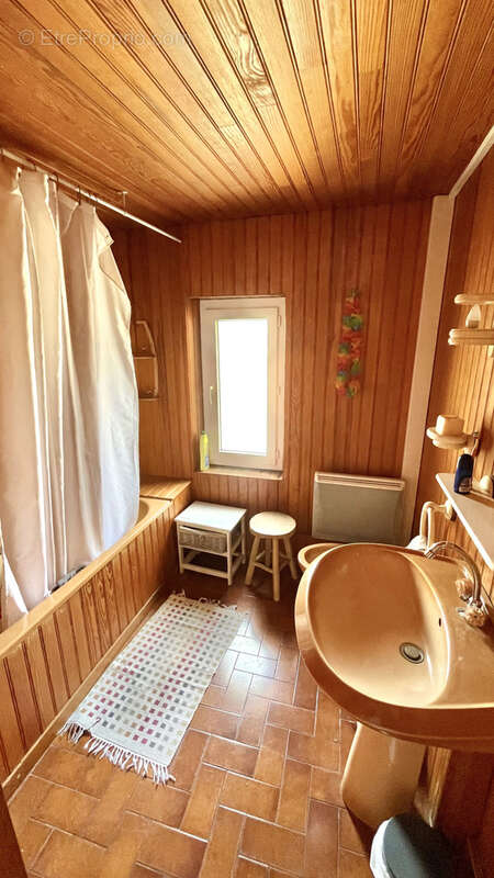 Maison à SAINT-CLEMENT-DE-LA-PLACE