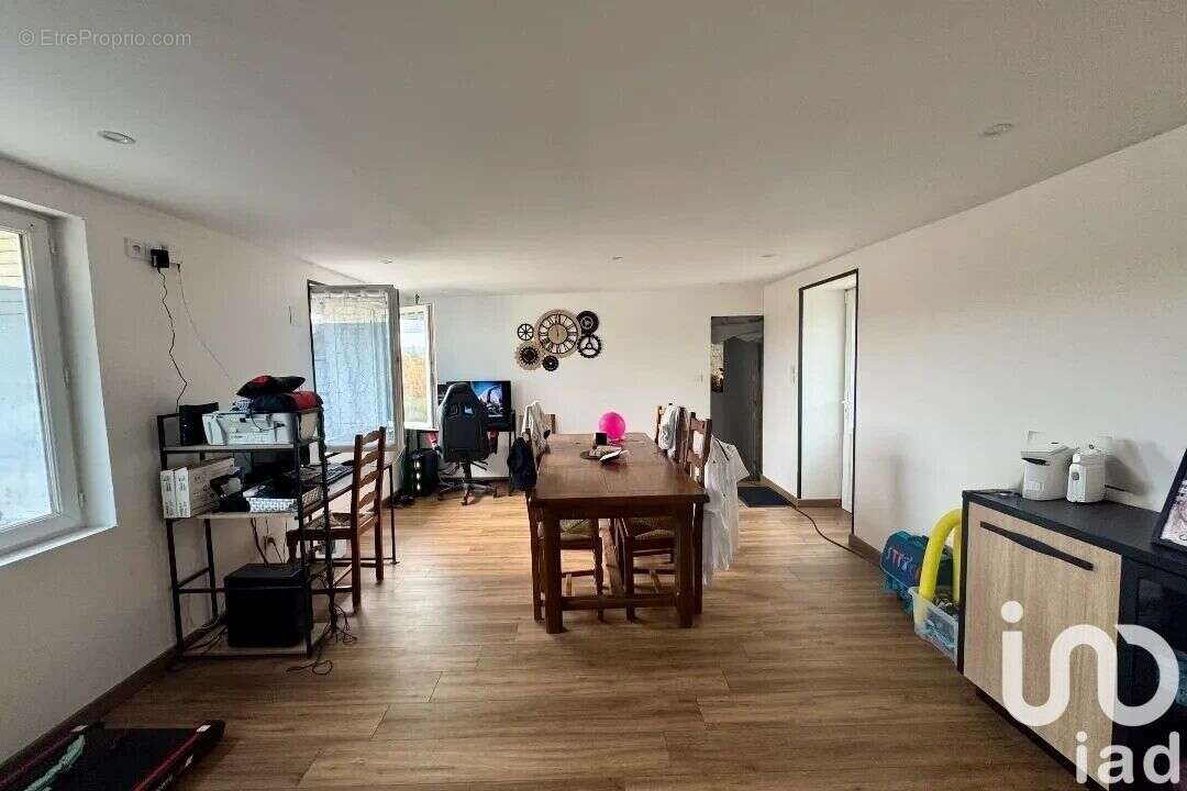 Maison 106 m² à Reignac  - photo 6