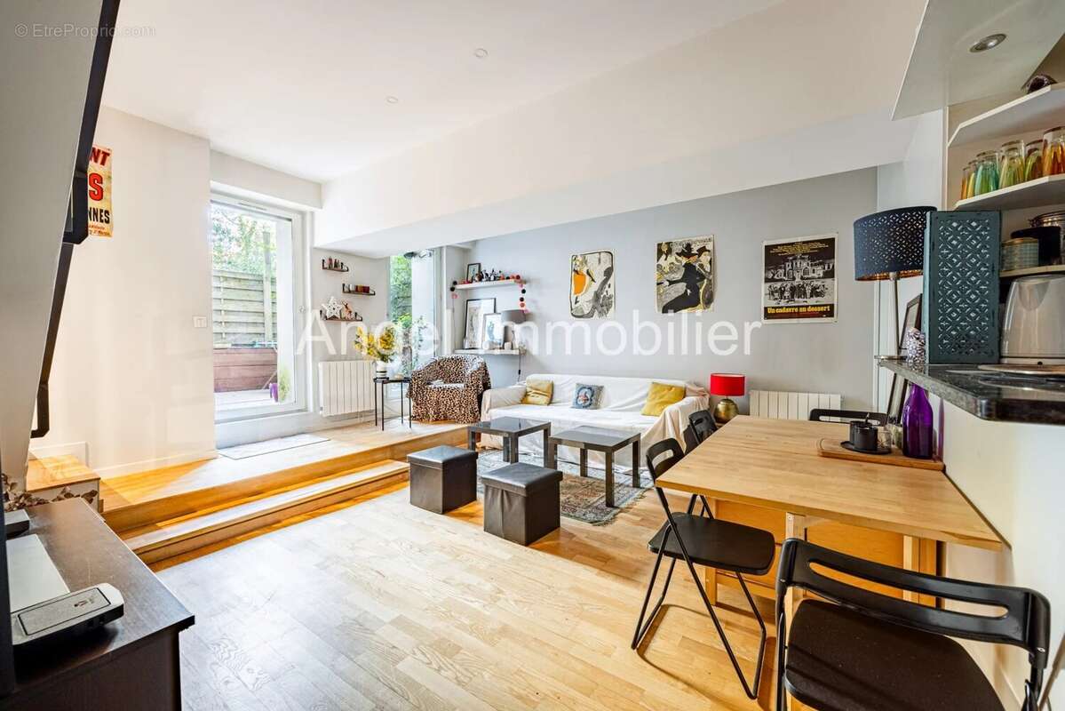 Appartement à PARIS-16E