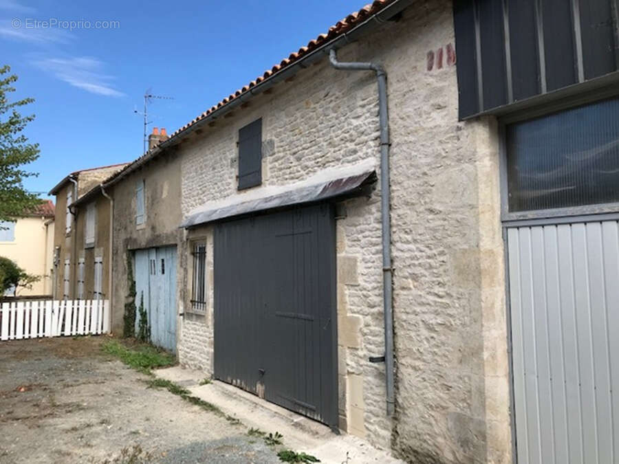 Parking à COURCON
