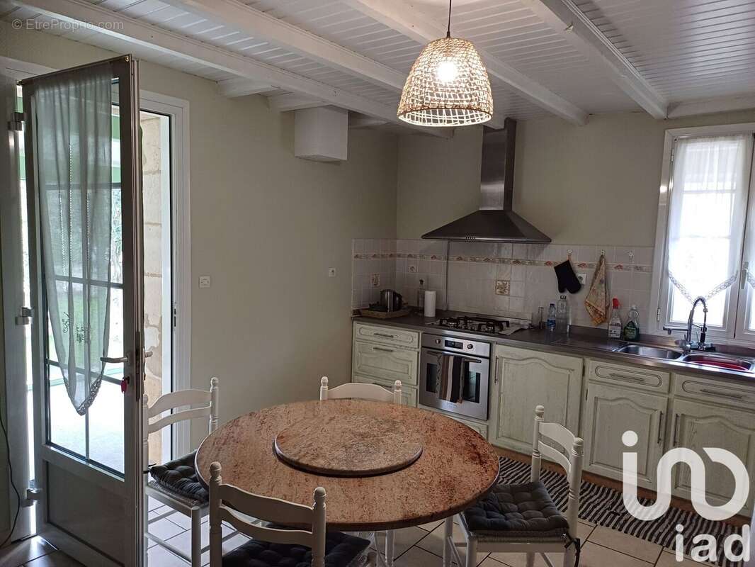 Maison 139 m² à Saint-Laurent-Des-Vignes  - photo 7