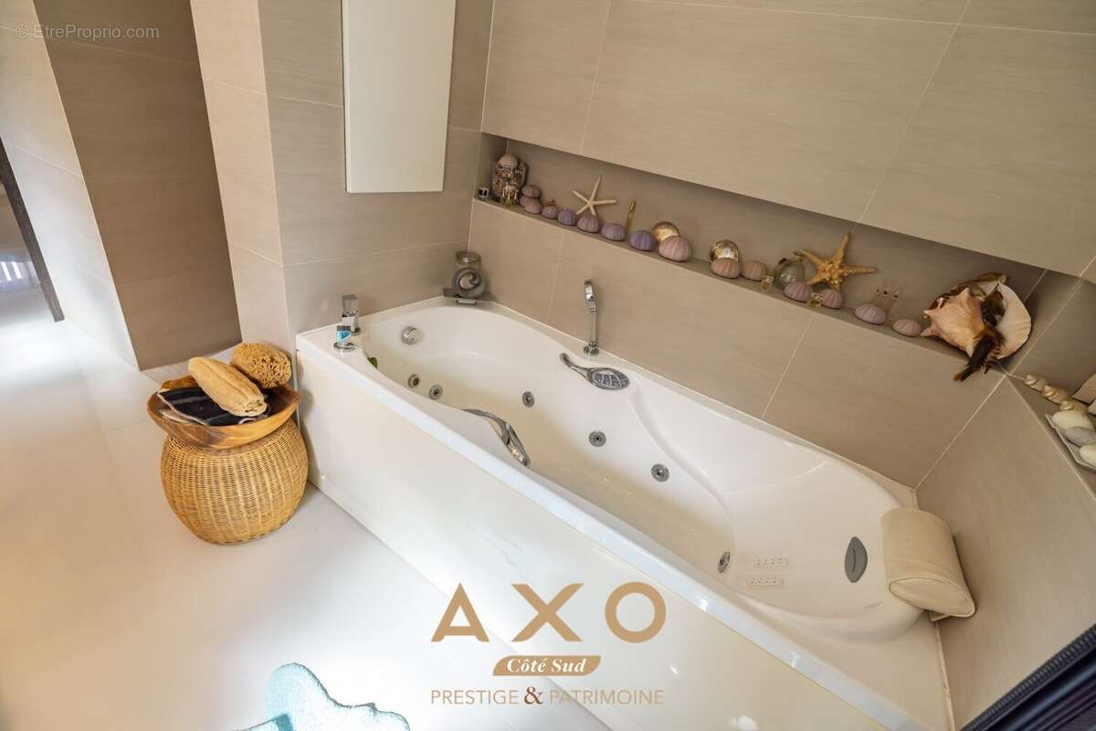 Lambesc - maison - 250m² - 3 chambres - piscine - 750 000  - photo 17