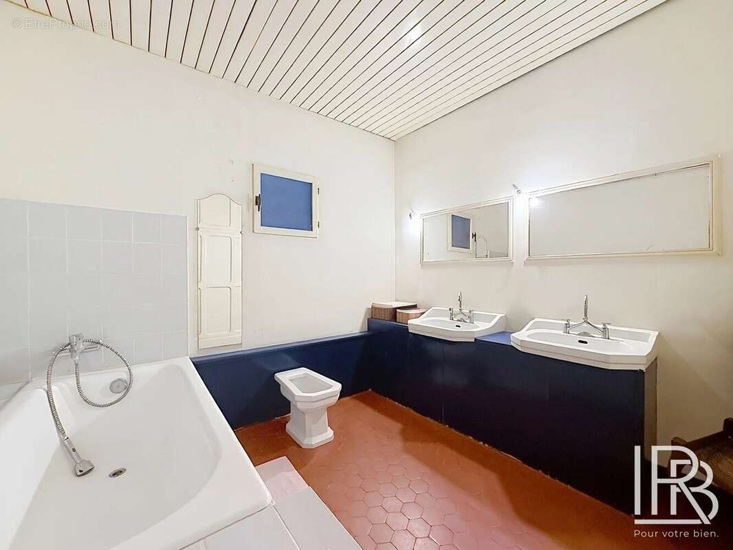 Appartement à MARSEILLE-1E