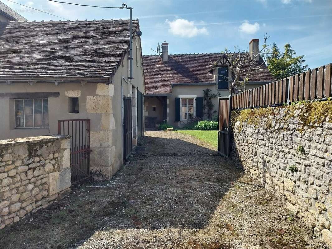Maison à TOURNON-SAINT-MARTIN